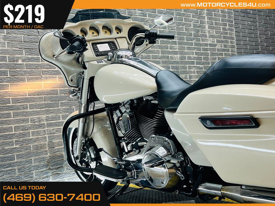 Street Glide®