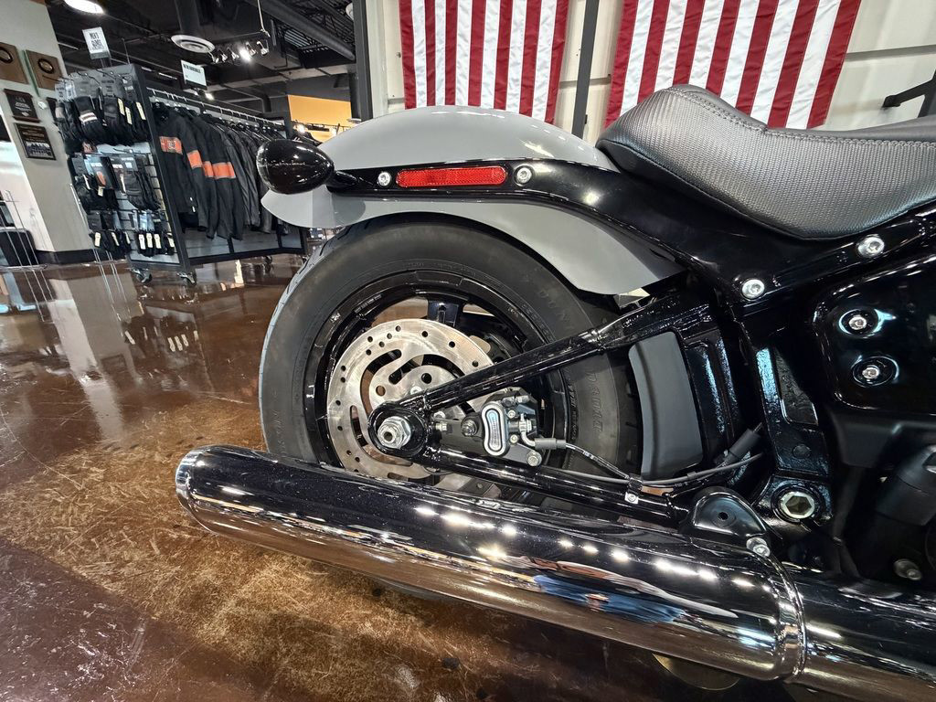 Street Bob®