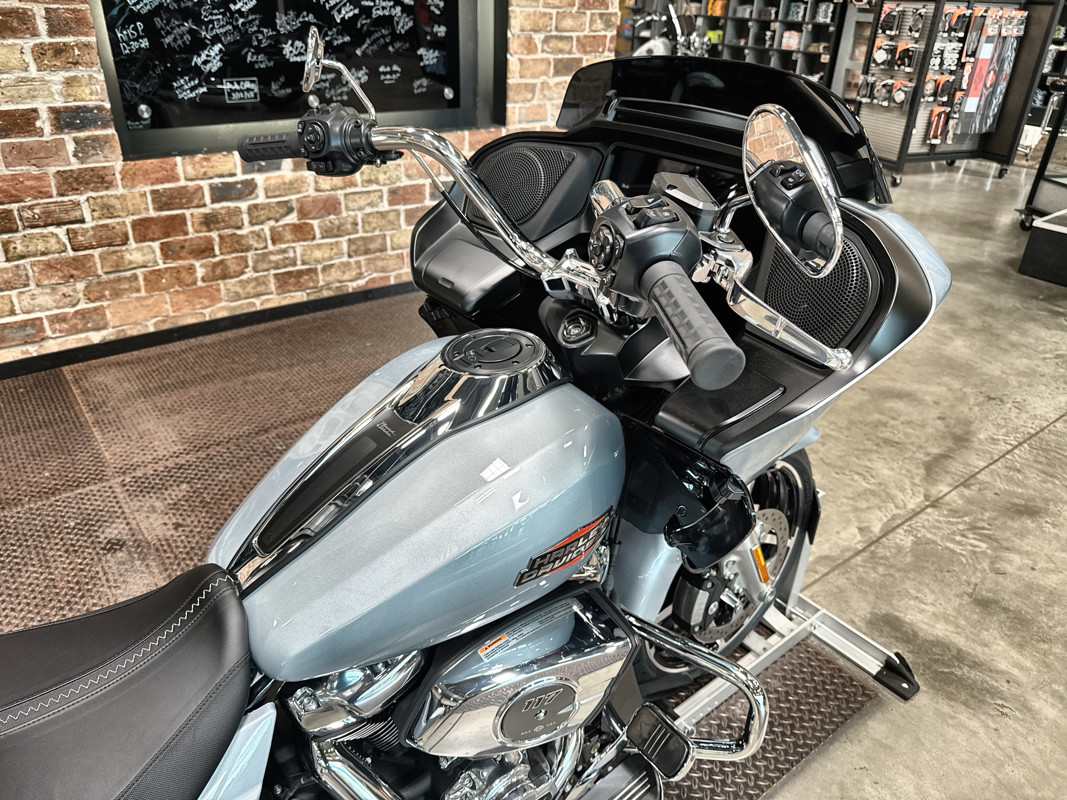 Road Glide®