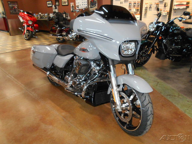 Street Glide®
