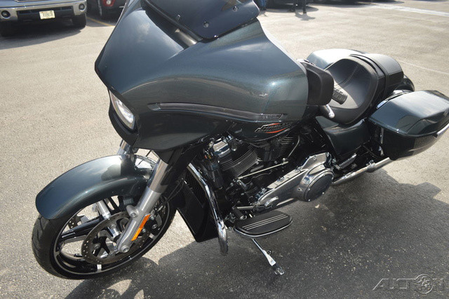 Street Glide®