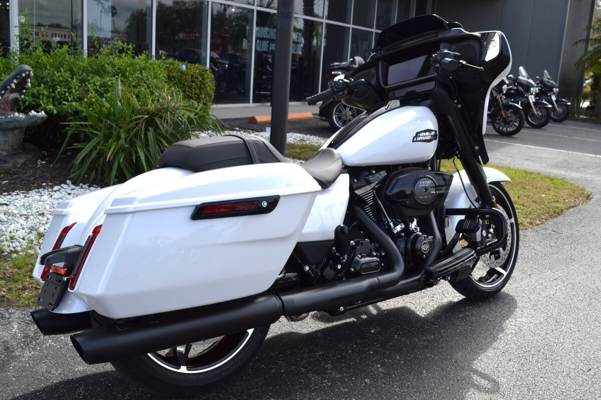 Street Glide®