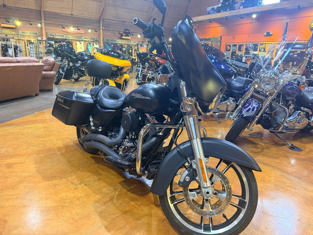 Street Glide®