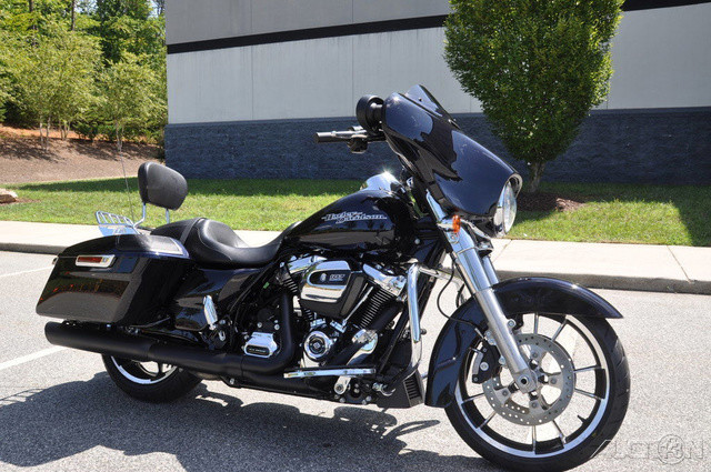 Street Glide®
