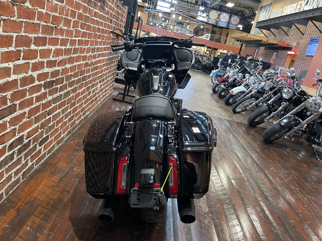 Road Glide®