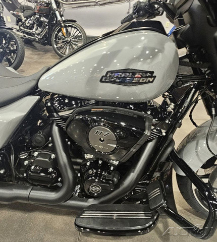 Street Glide®