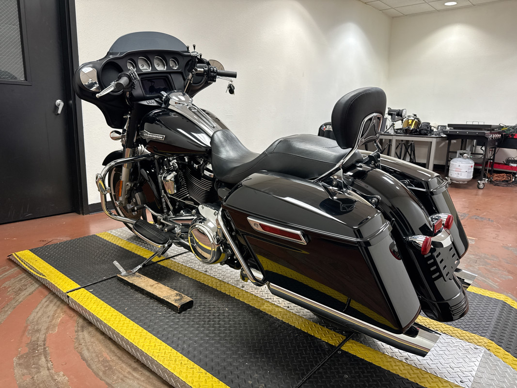 Street Glide®