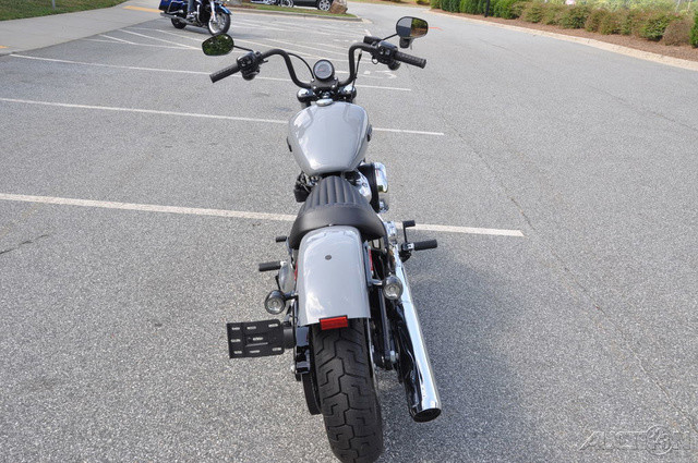 Street Bob®