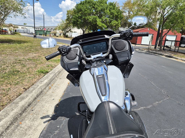 Road Glide®