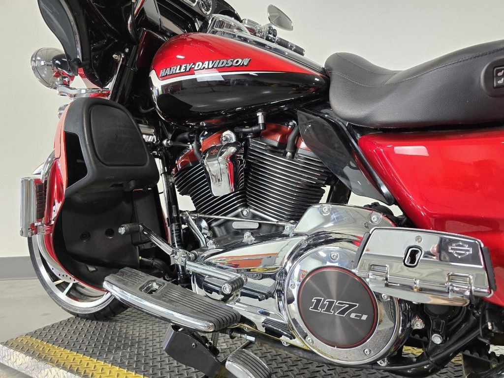 CVO® Tri Glide® Ultra