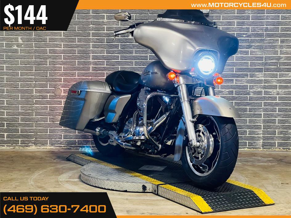 Street Glide®