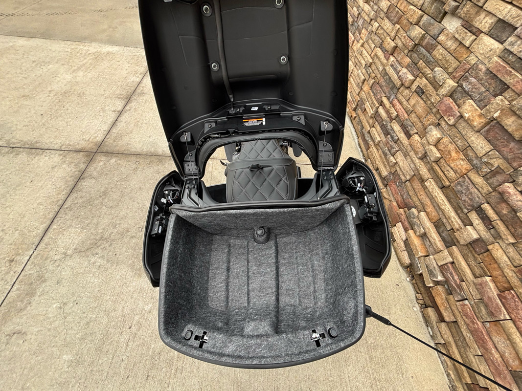 Pursuit Dark Horse 112