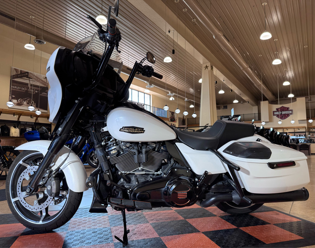 Street Glide®