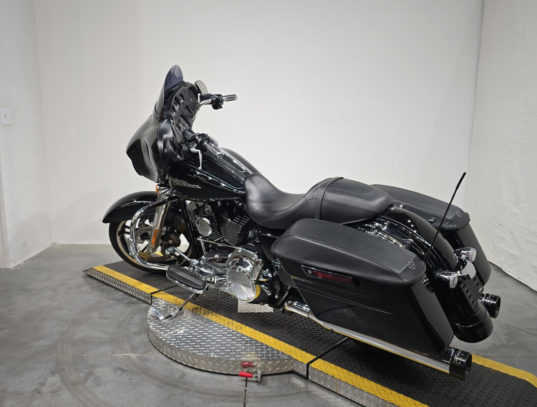 Street Glide®