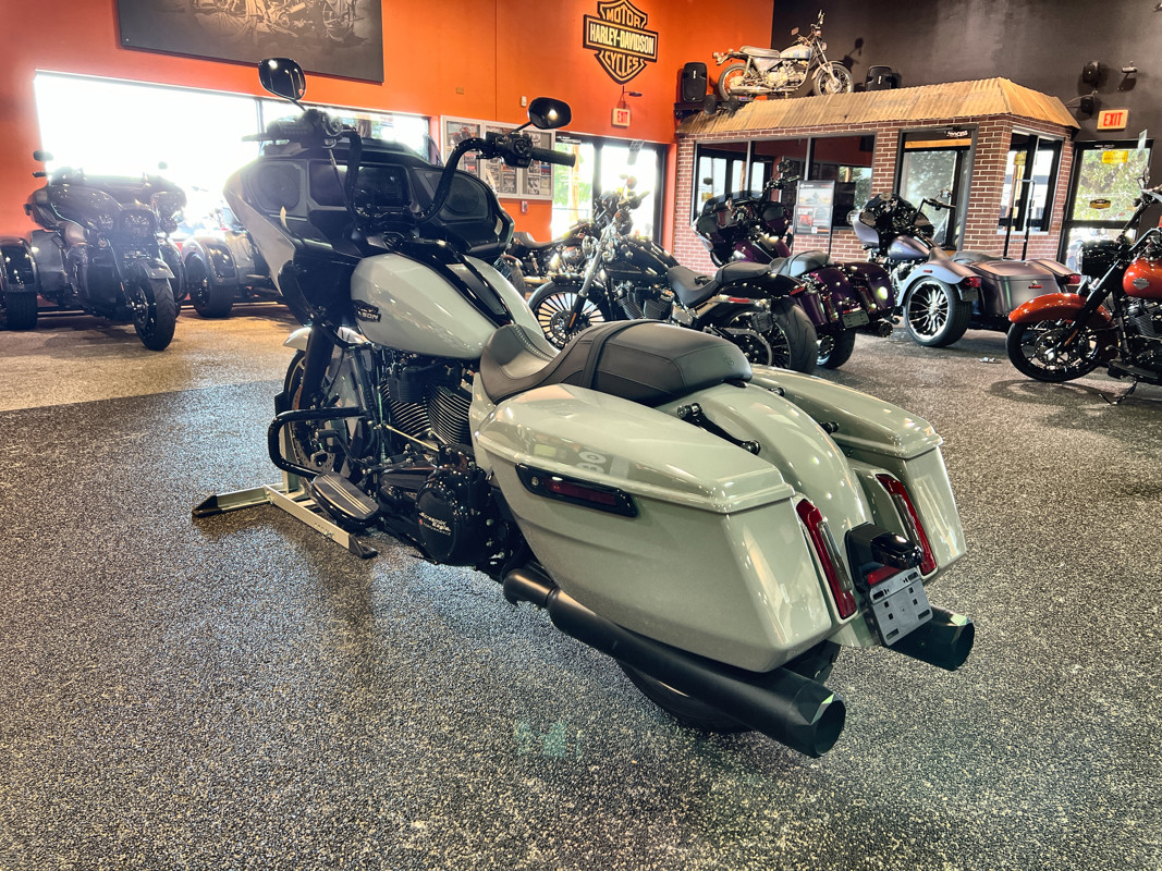 Road Glide®