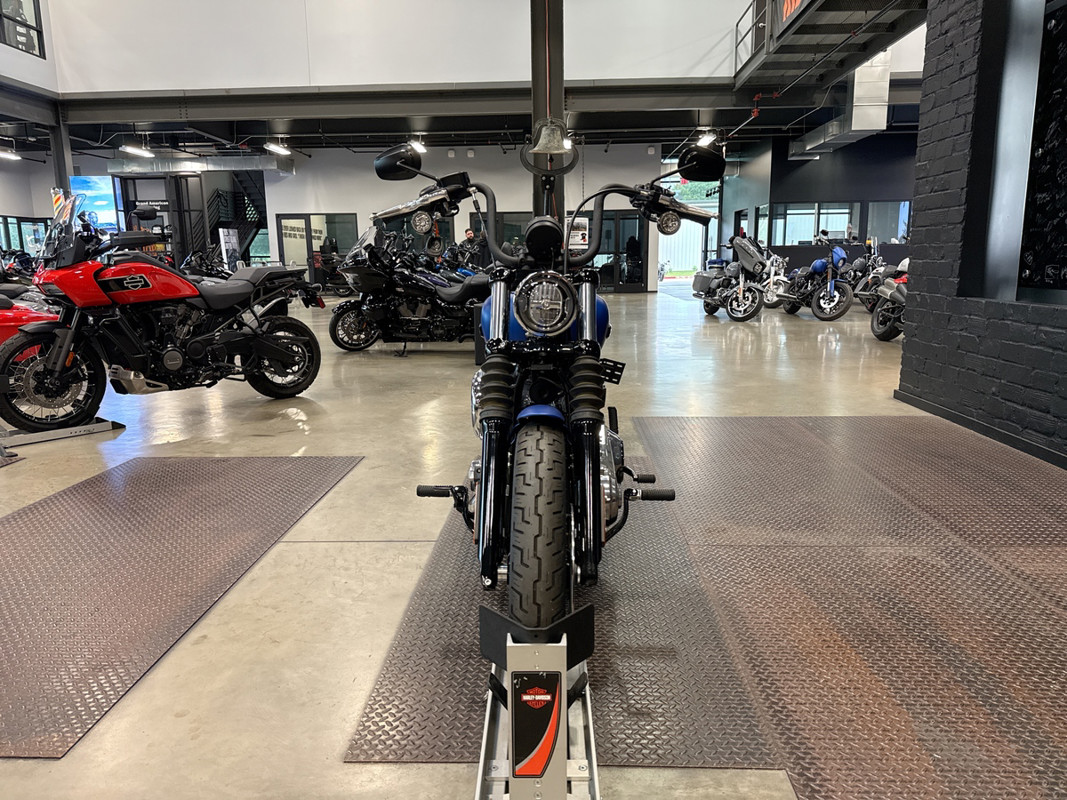 Street Bob®