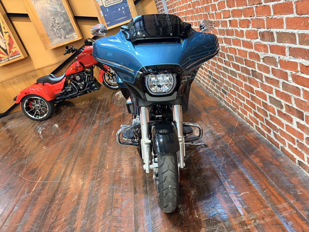 Street Glide®