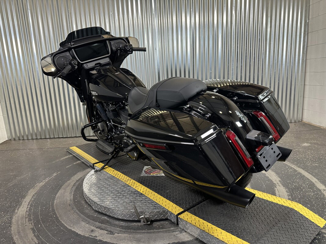 Street Glide®