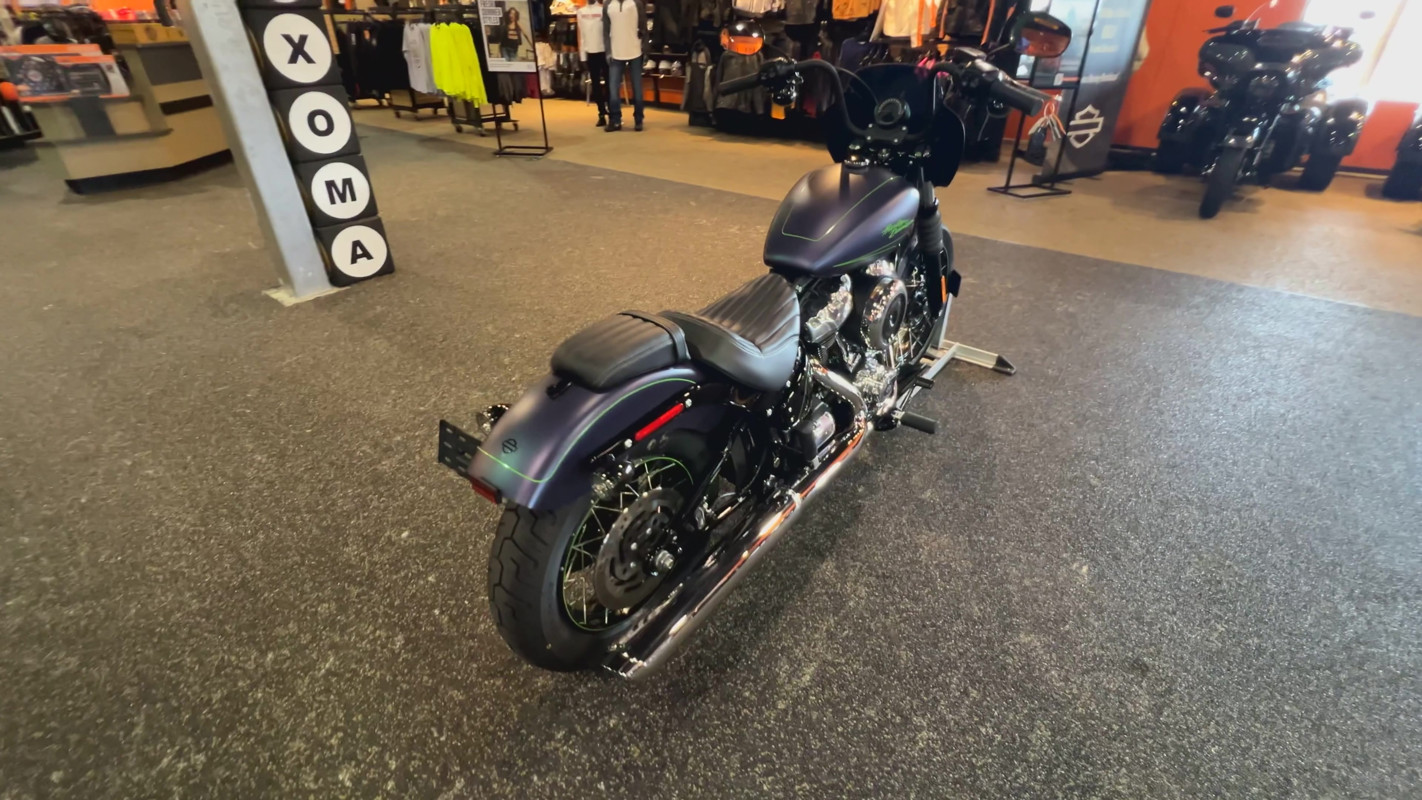 Street Bob®