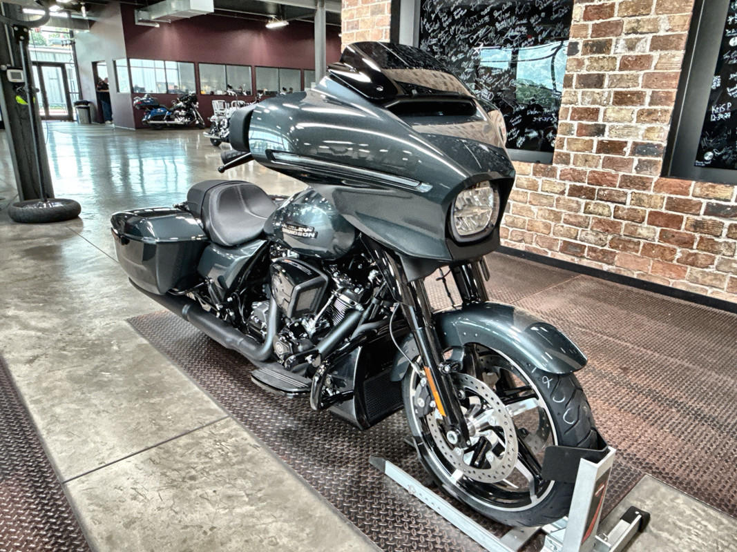 Street Glide®