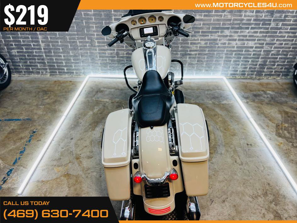 Street Glide®