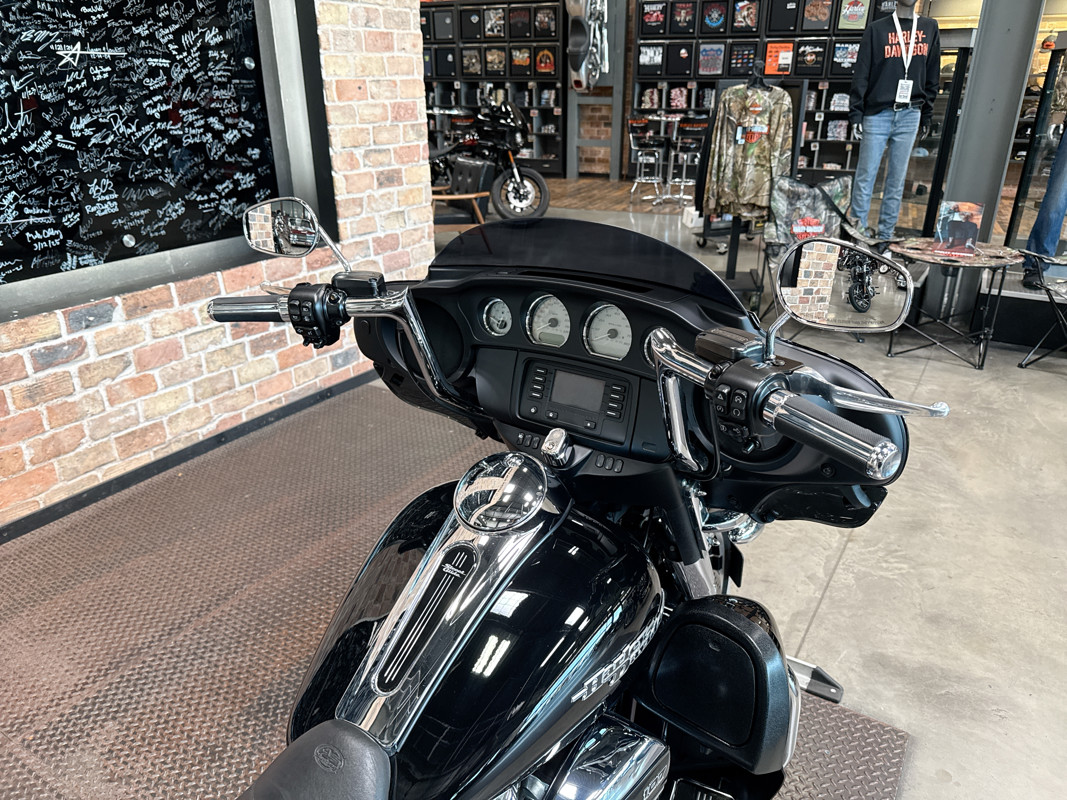 Street Glide®