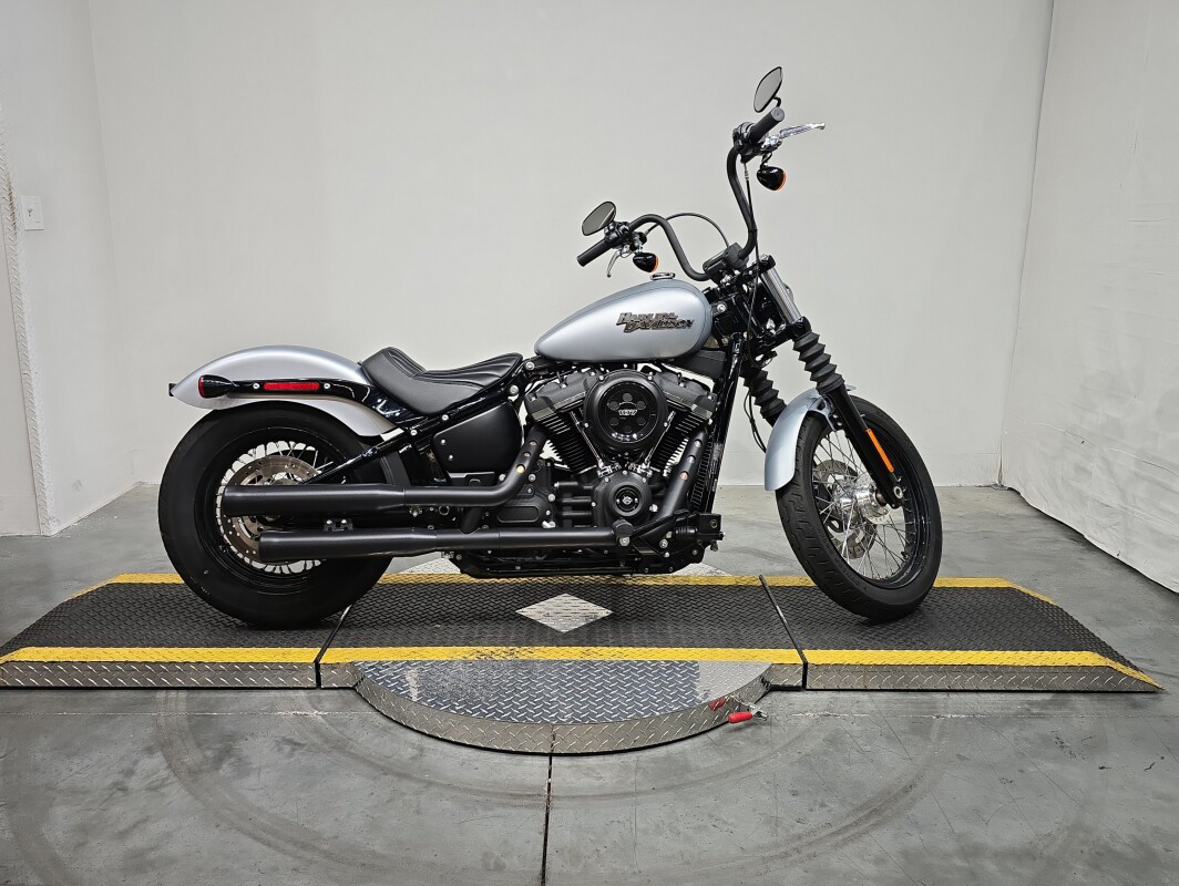 Street Bob®