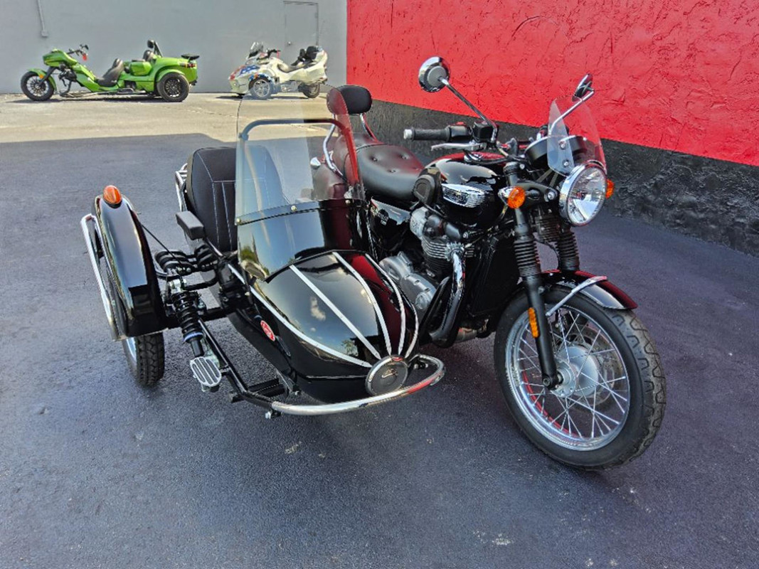Bonneville T100