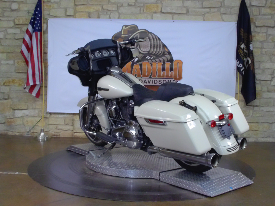 Street Glide®