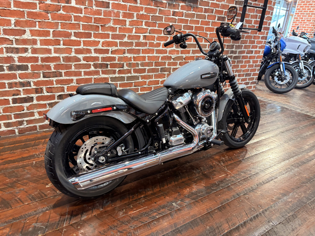 Street Bob®