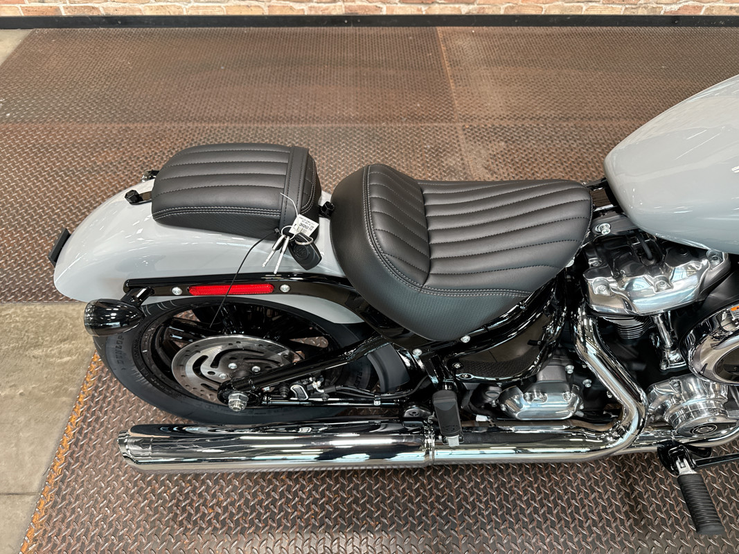 Street Bob®