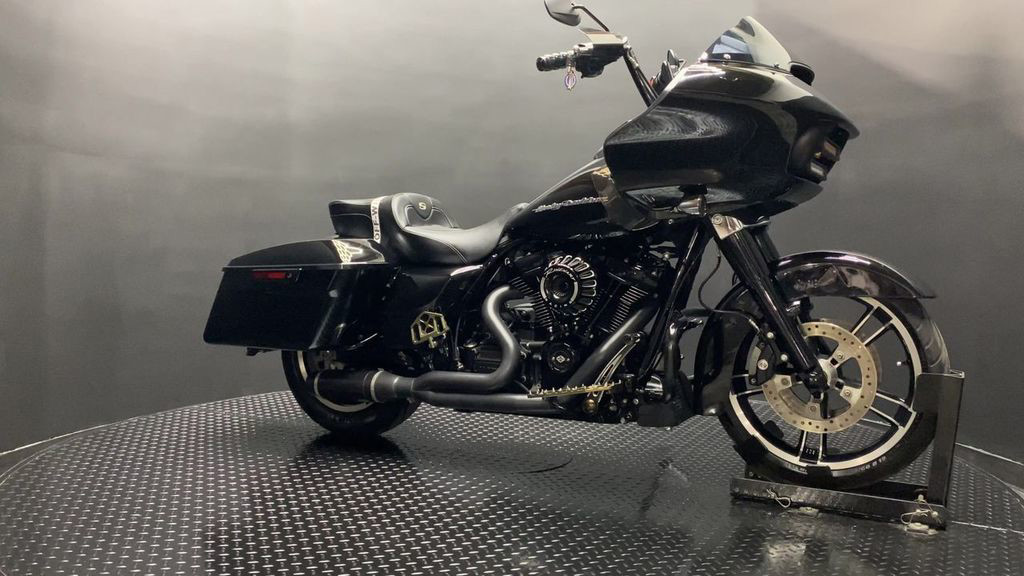 Road Glide®