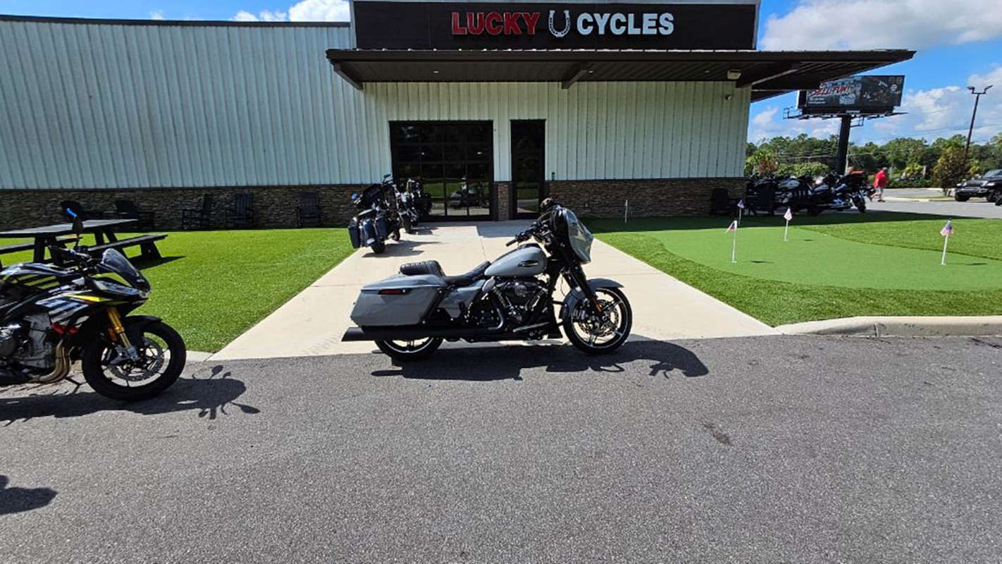 Street Glide®