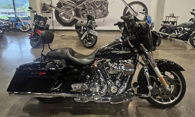 Street Glide®