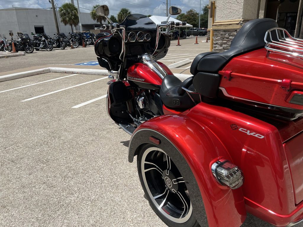 CVO® Tri Glide® Ultra