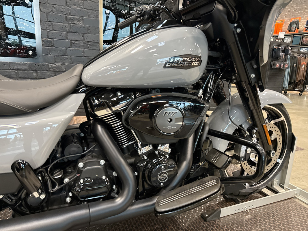 Street Glide®