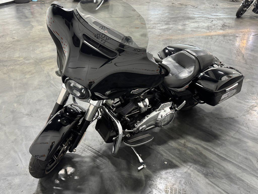 Street Glide®