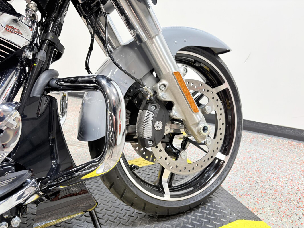 Street Glide®