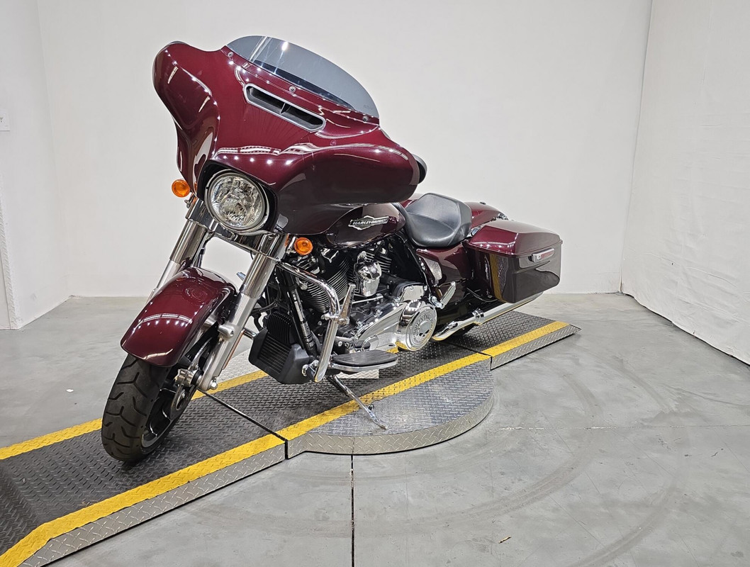 Street Glide®