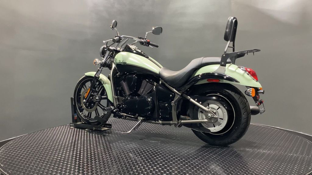 Vulcan 900 Custom