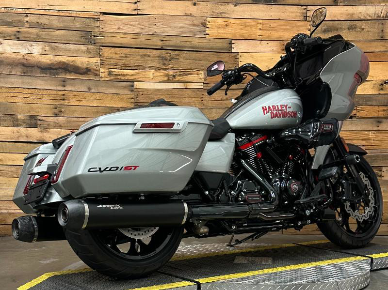 CVO® Road Glide®