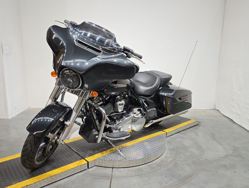 Street Glide®