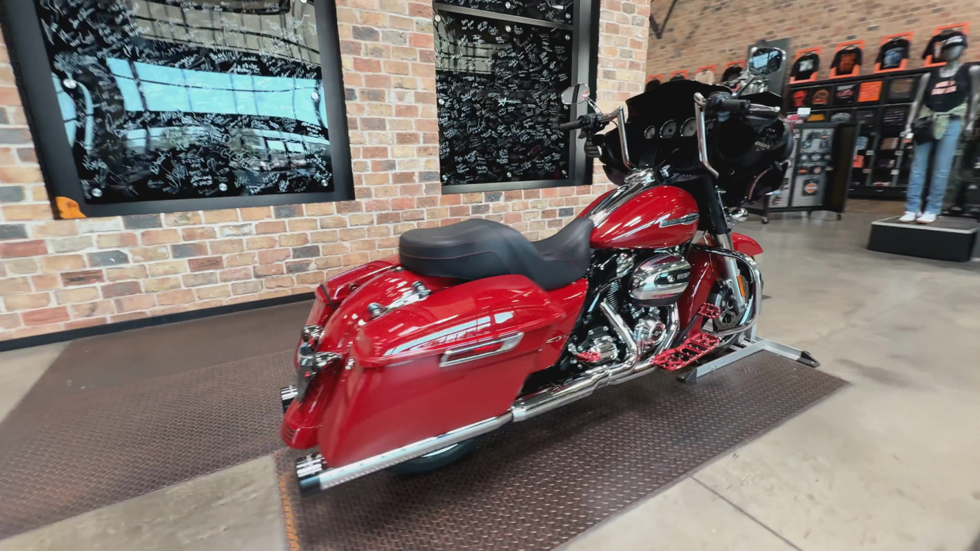 Street Glide®
