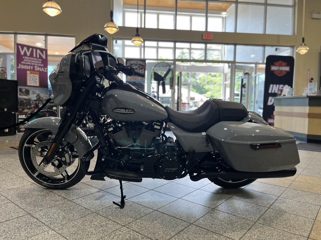 Street Glide®