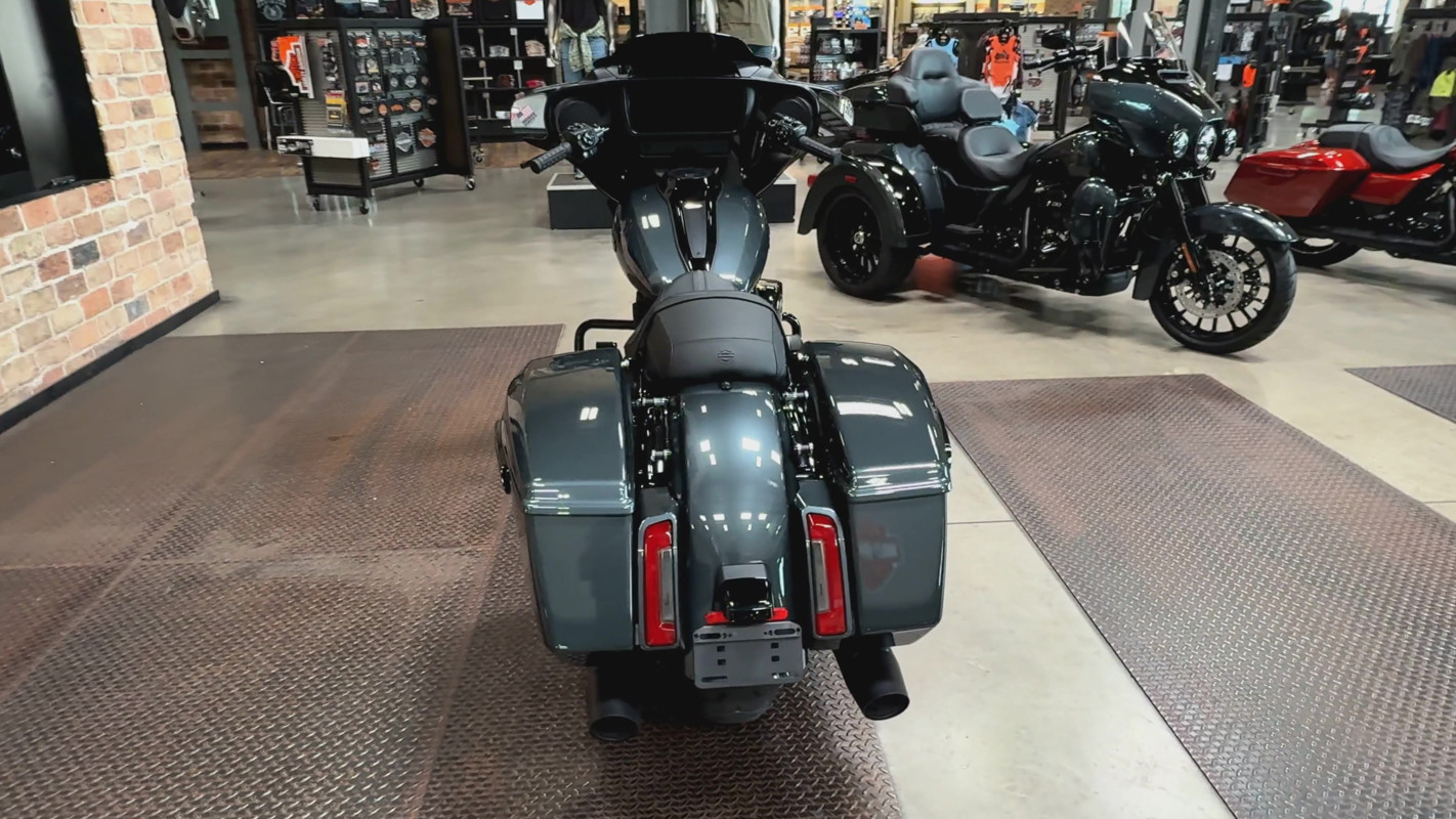 Street Glide®