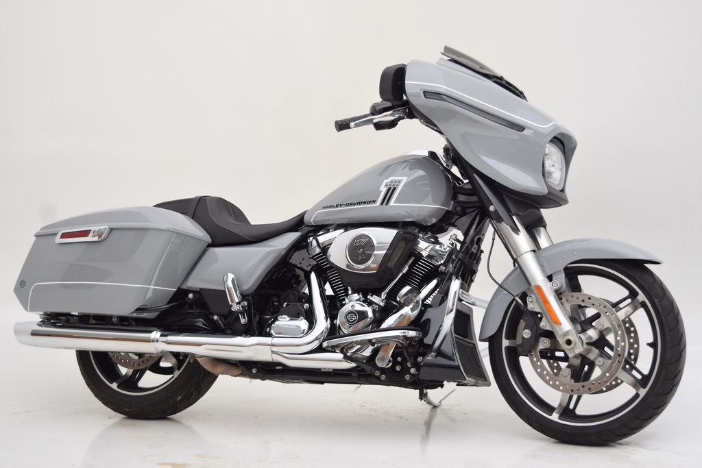 Street Glide®