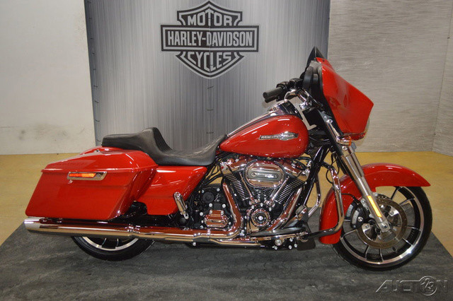 Street Glide®