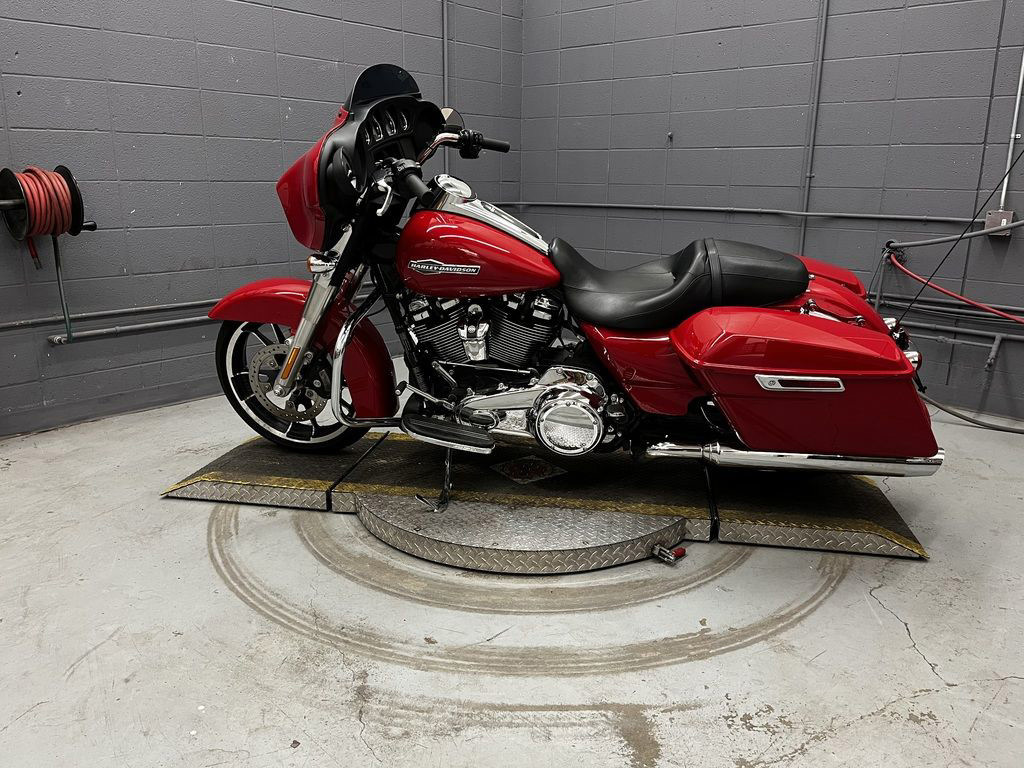 Street Glide®