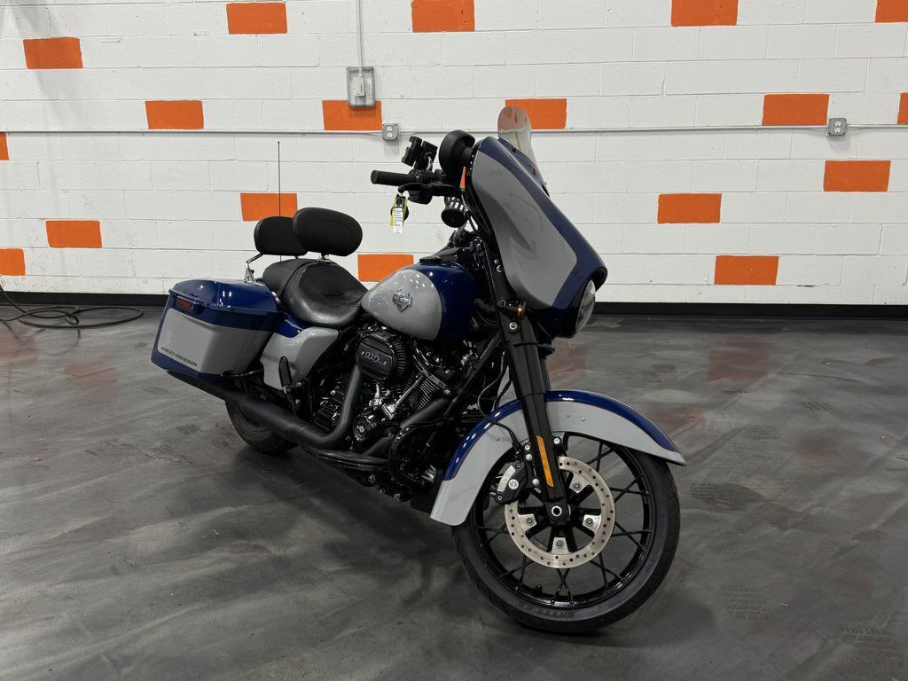 Street Glide®