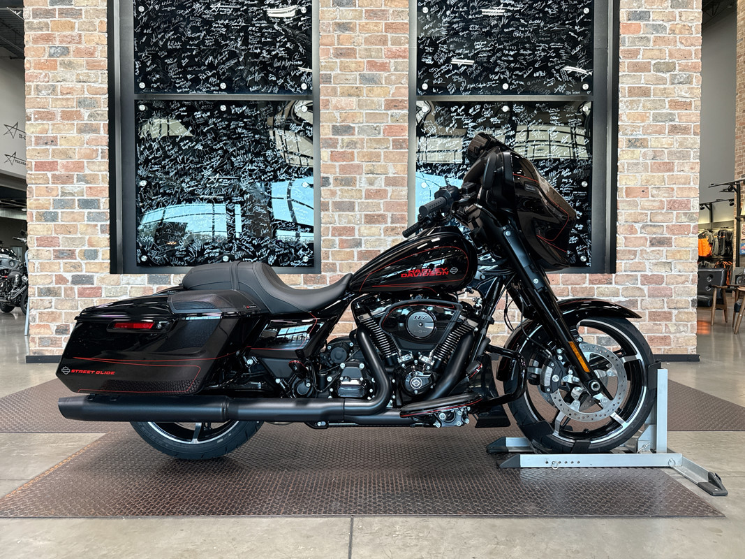 Street Glide®